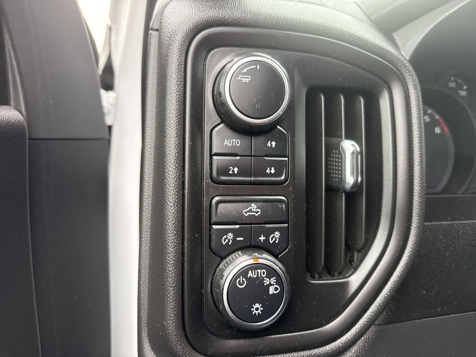 2021 Chevrolet Silverado 1500 Crew Cab Short Box 4-Wheel Drive Custom Trail Boss