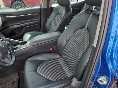 2020 Toyota Camry SE Auto (SE)