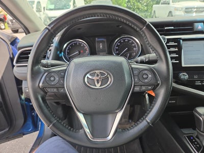 2020 Toyota Camry SE Auto (SE)