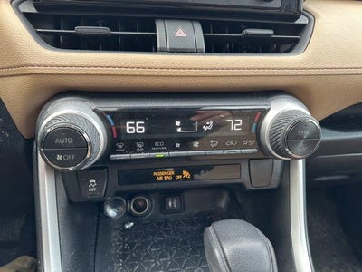 2019 Toyota RAV4 Hybrid LE AWD (Natl)