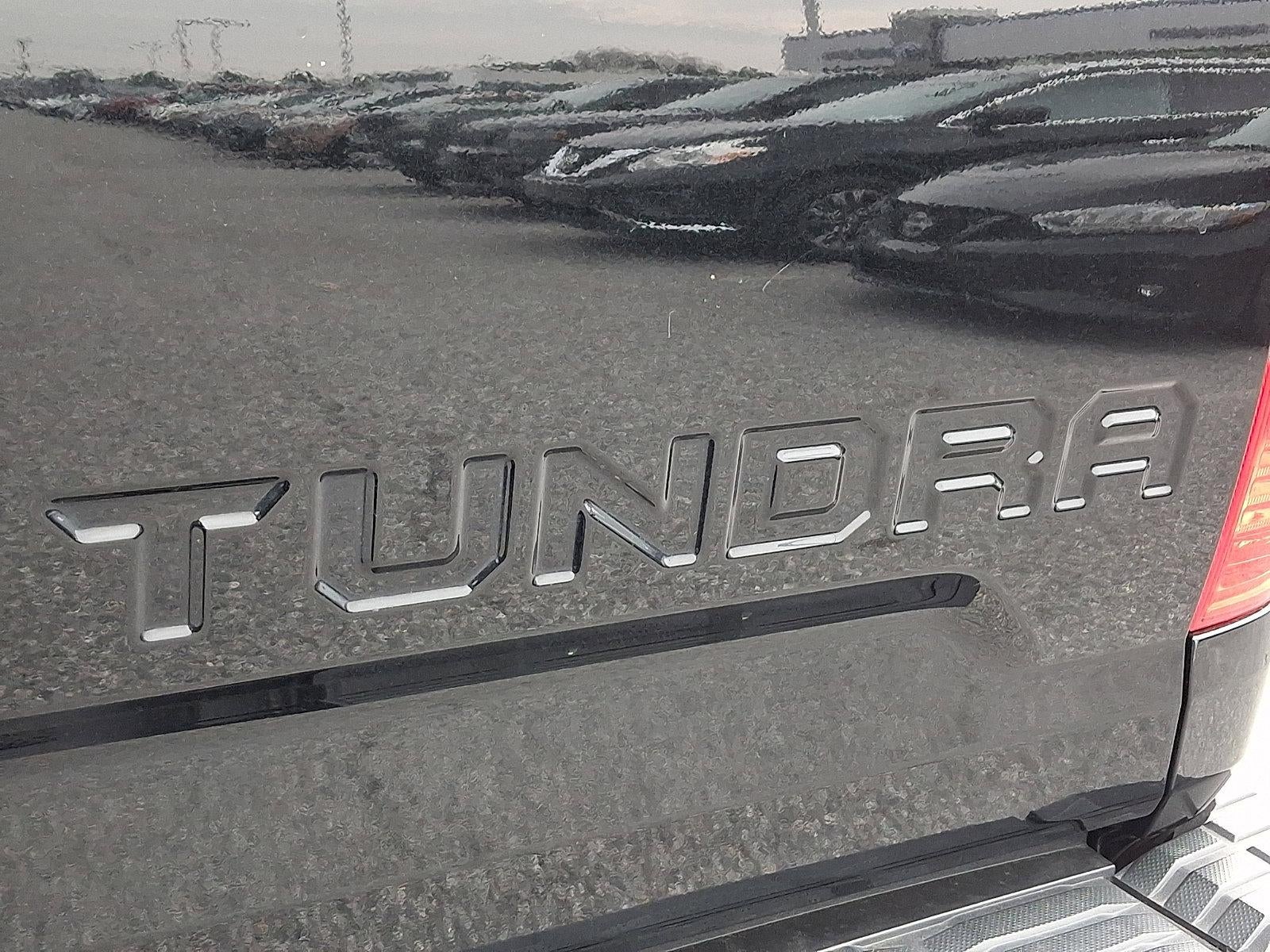 2015 Toyota Tundra 4WD Truck 4WD Double Cab Standard Bed 4.6L V8 SR5 (Natl)