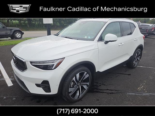 2024 Volvo XC40 Plus Bright Theme