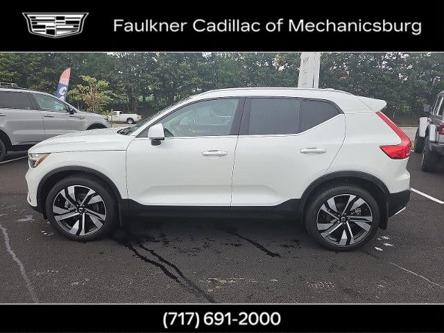 2024 Volvo XC40 Plus Bright Theme