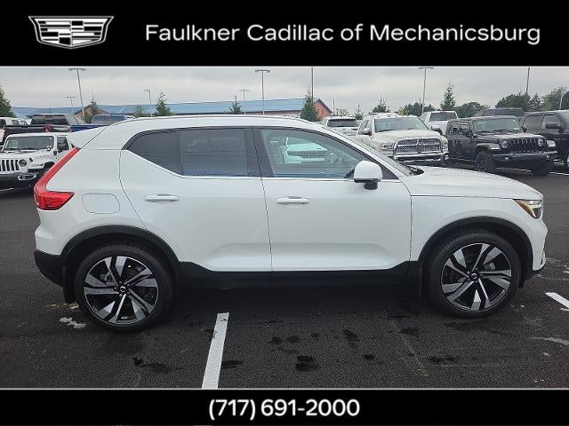 2024 Volvo XC40 Plus Bright Theme