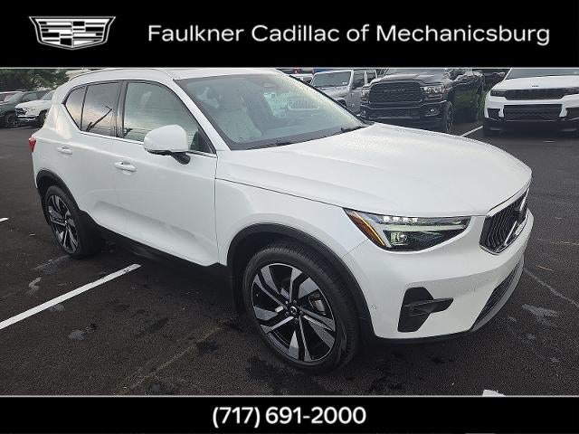 2024 Volvo XC40 Plus Bright Theme