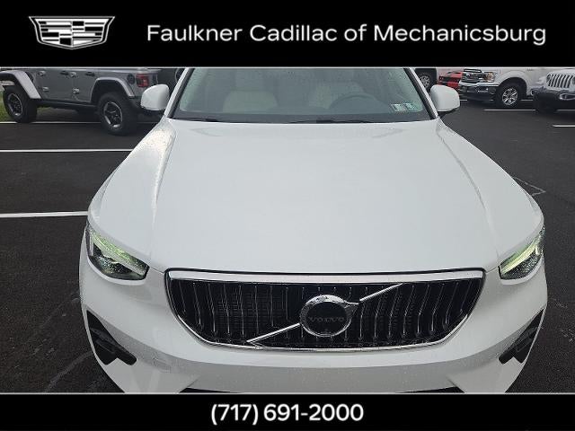 2024 Volvo XC40 Plus Bright Theme