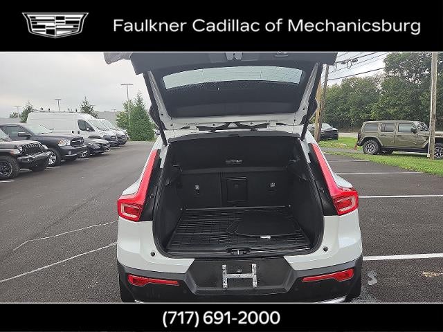 2024 Volvo XC40 Plus Bright Theme