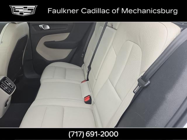 2024 Volvo XC40 Plus Bright Theme