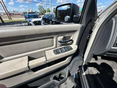 2009 Dodge Ram 1500 4WD Crew Cab 5.6 Ft Box SLT