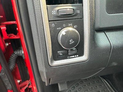 2017 RAM 1500 Express 4x2 Crew Cab 5'7" Box