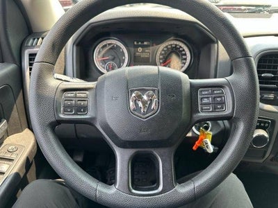 2017 RAM 1500 Express 4x2 Crew Cab 5'7" Box