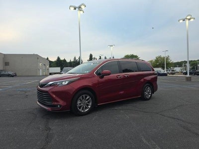2026 Toyota Sienna XLE FWD 7-Passenger (Natl)