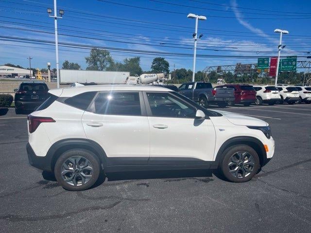 2025 Kia Seltos LX IVT AWD