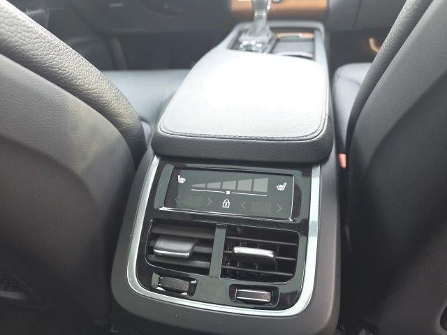 2022 Volvo XC90 T6 AWD Momentum 7P