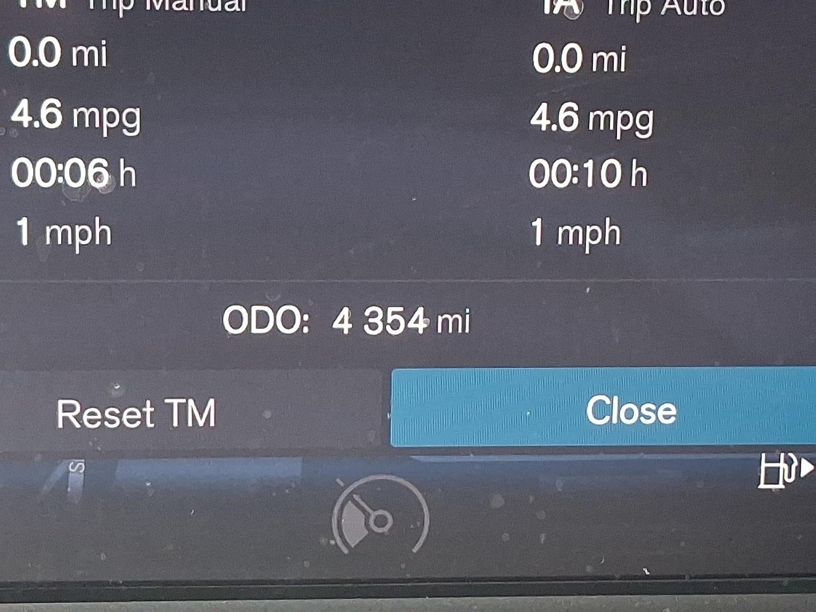 2025 Volvo XC40 B5 AWD Core Bright Theme