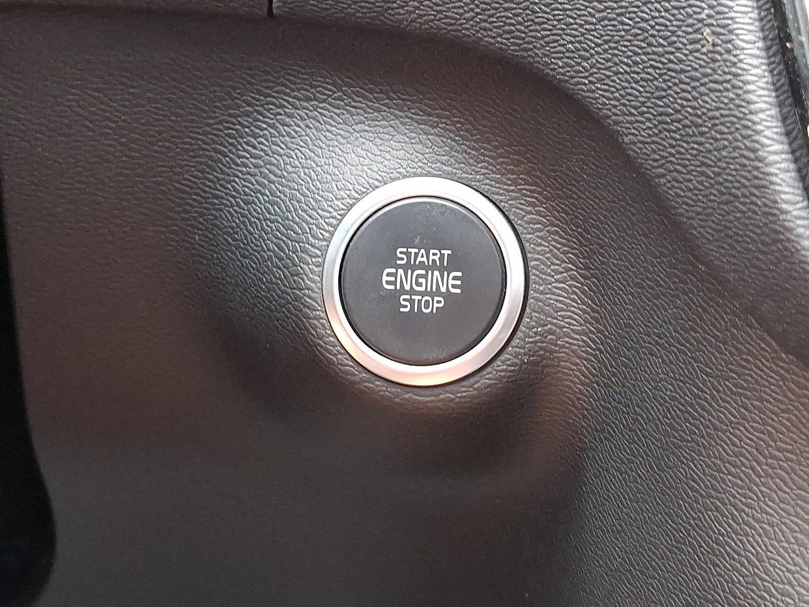 2025 Volvo XC40 B5 AWD Core Bright Theme