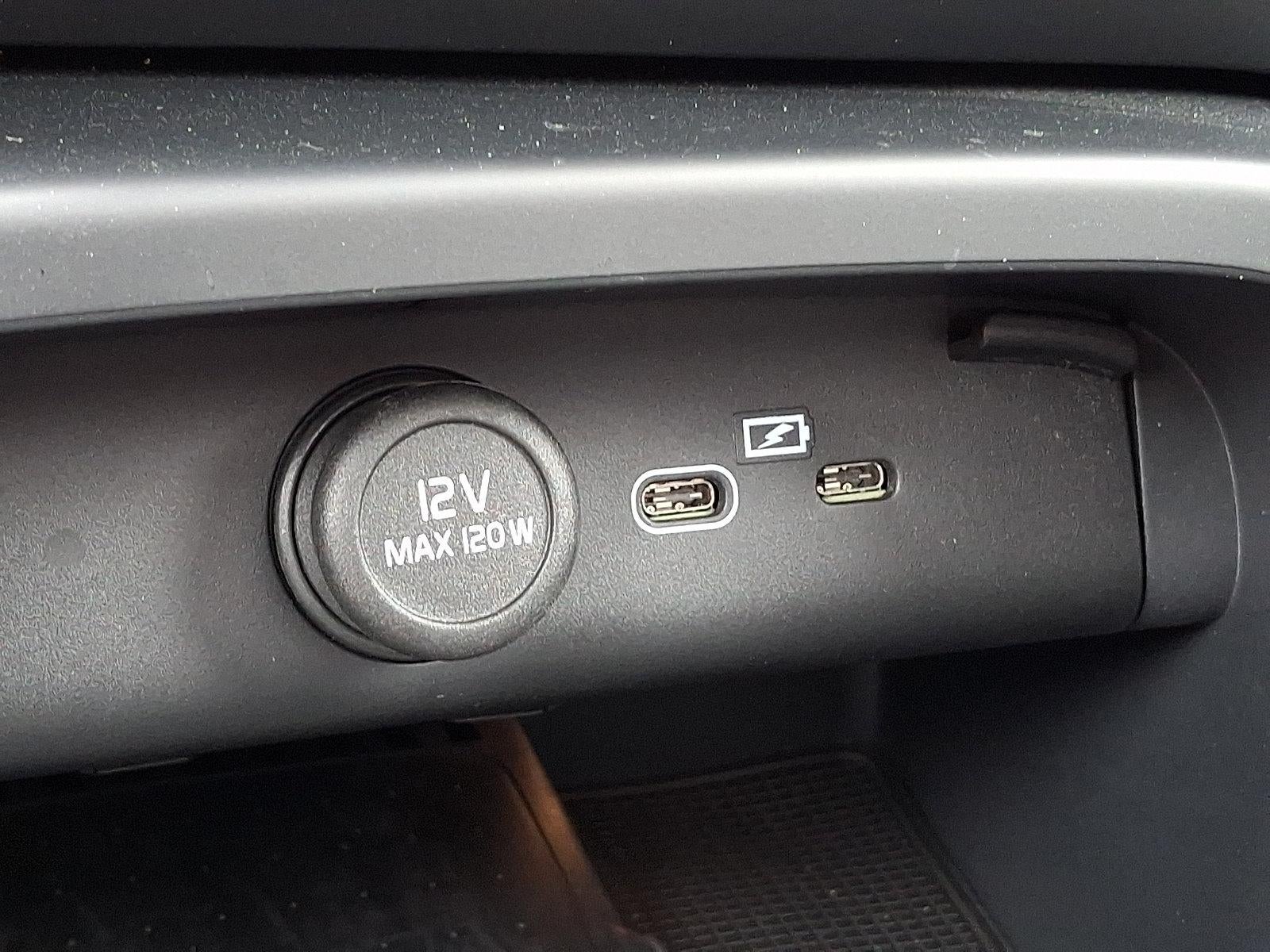 2025 Volvo XC40 B5 AWD Core Bright Theme