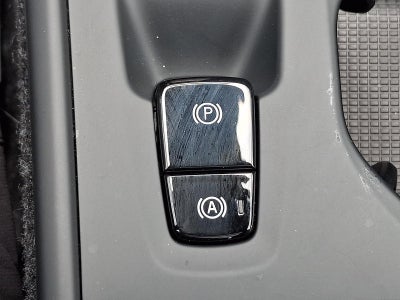 2025 Volvo XC40 B5 AWD Core Bright Theme