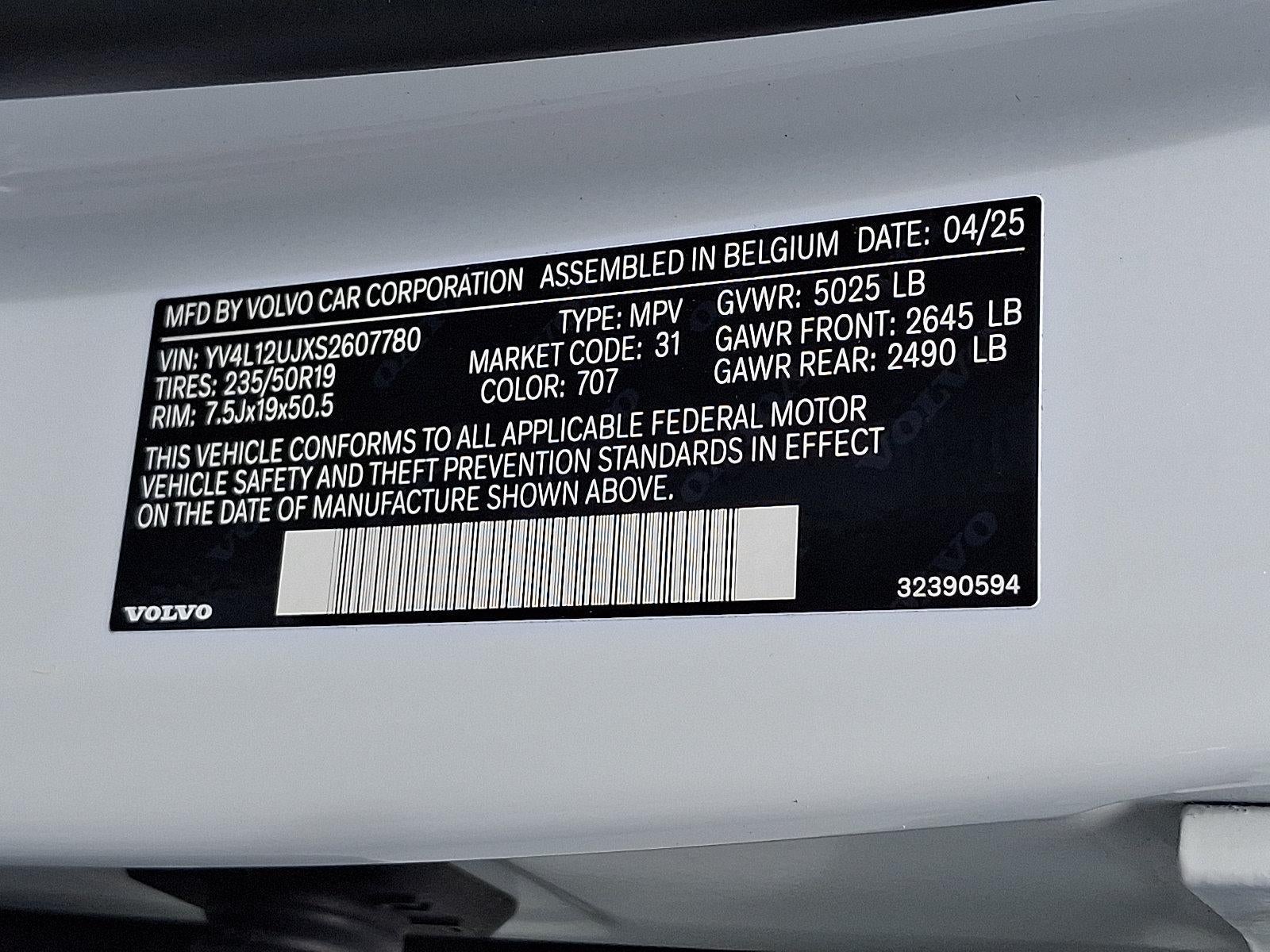 2025 Volvo XC40 B5 AWD Core Bright Theme