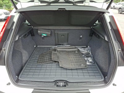 2025 Volvo XC40 B5 AWD Core Bright Theme