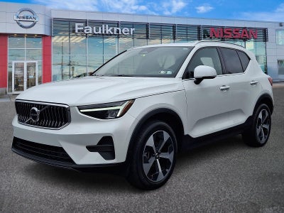 2025 Volvo XC40 B5 AWD Core Bright Theme