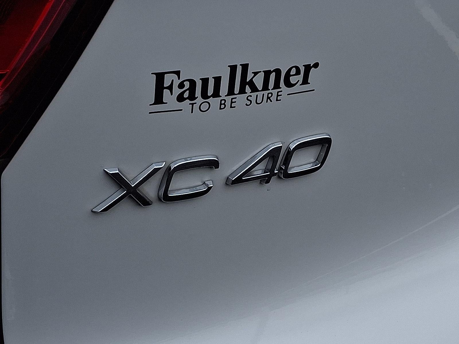 2025 Volvo XC40 B5 AWD Core Bright Theme