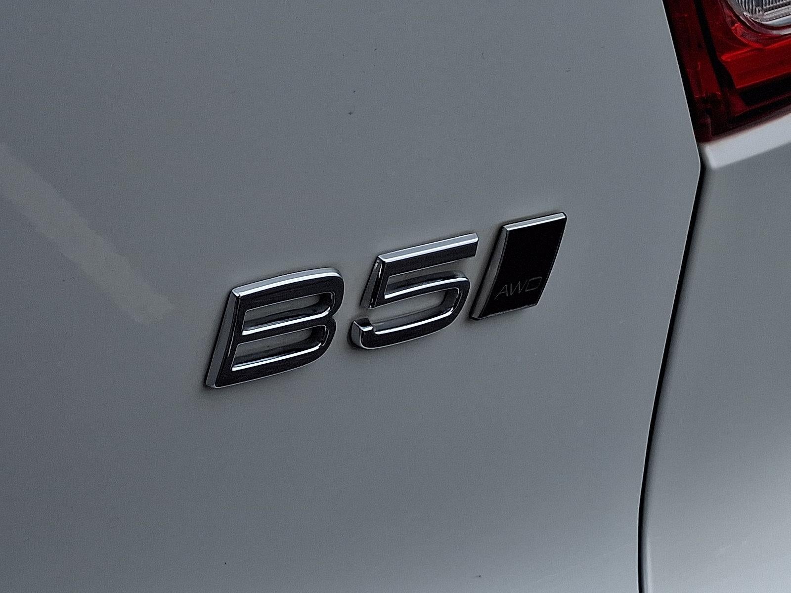 2025 Volvo XC40 B5 AWD Core Bright Theme