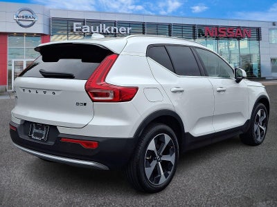 2025 Volvo XC40 B5 AWD Core Bright Theme