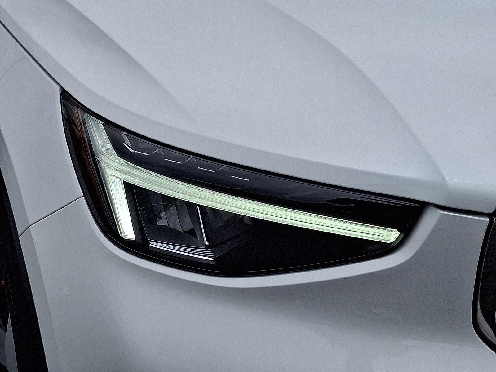 2025 Volvo XC40 B5 AWD Core Bright Theme