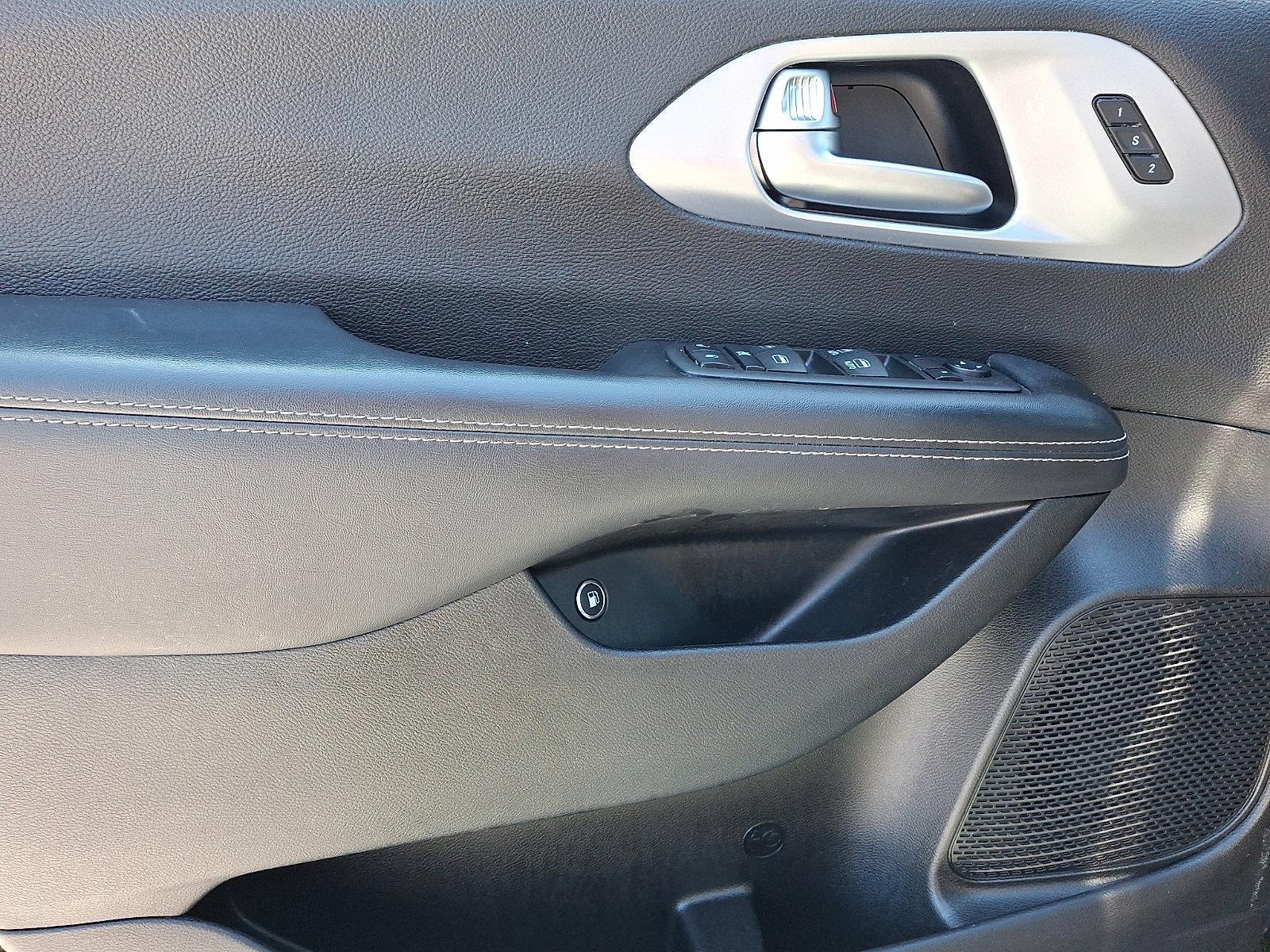 2022 Chrysler Pacifica Hybrid Touring L