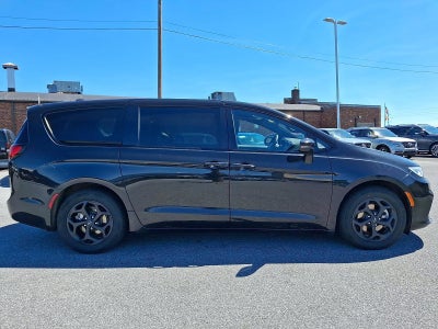 2022 Chrysler Pacifica Hybrid Touring L